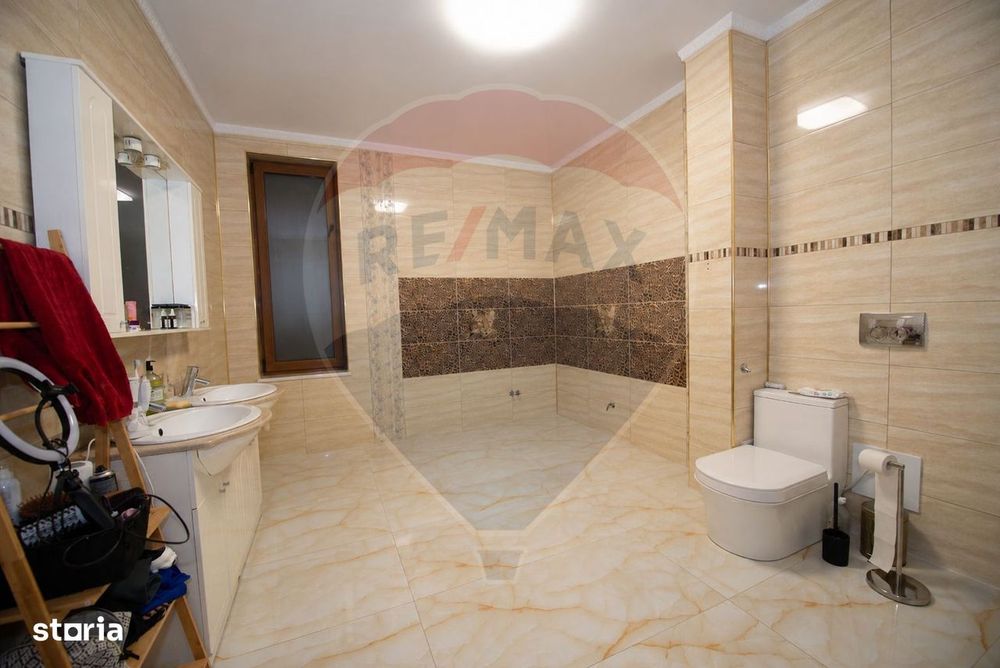 Casa de vanzare 483mp suprafata totala si teren 494mp, Sector 1