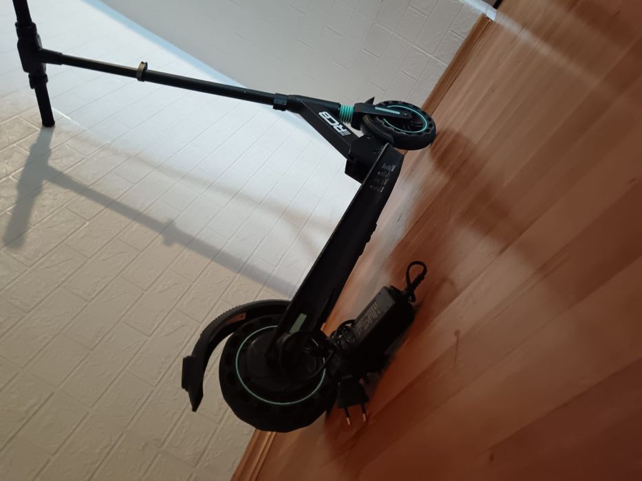 Vând  trotineta electrica RCB 3Viteze viteza maxima 25 de km autonomie 20 de km