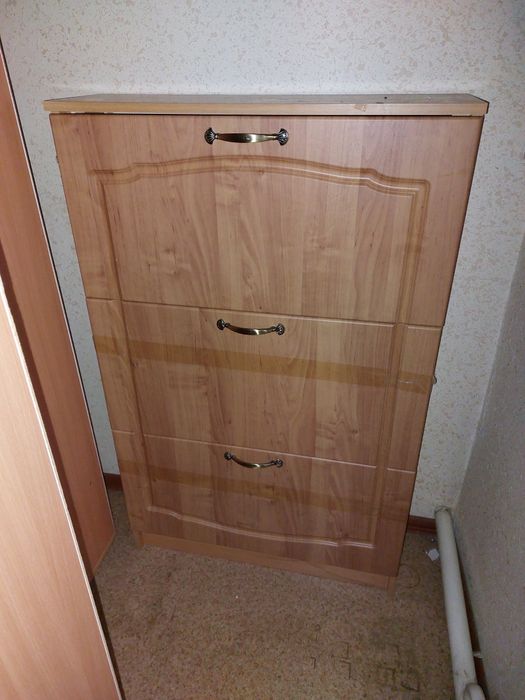 Шкафы гардеробные, обувницы, б/у