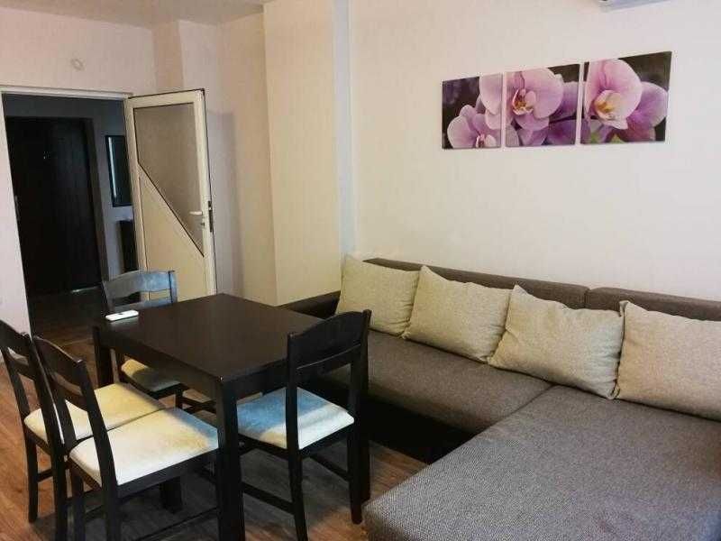 Дава се под наем Двустаен апартамент в Бургас, Славейков - 72 кв.м за 510 € - Снимка #2