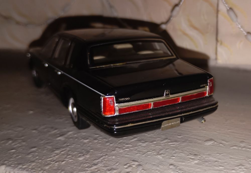 Lincoln Town Car 1995 1:43 масштаб GLM