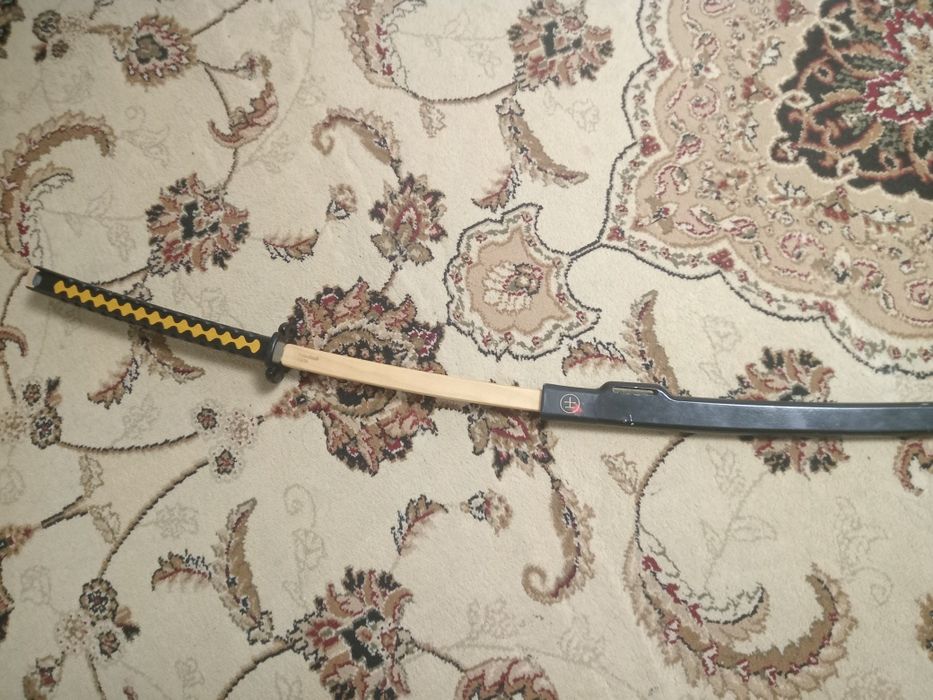 Продам катану деревянную