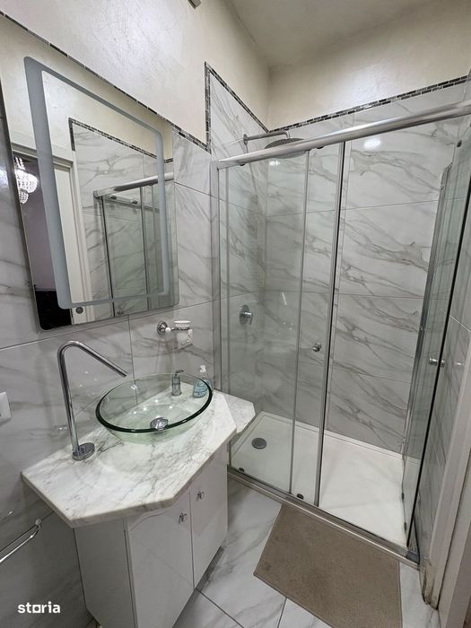 gars 28 mp centru 2 min de medicina la vila totul separat 300 euro