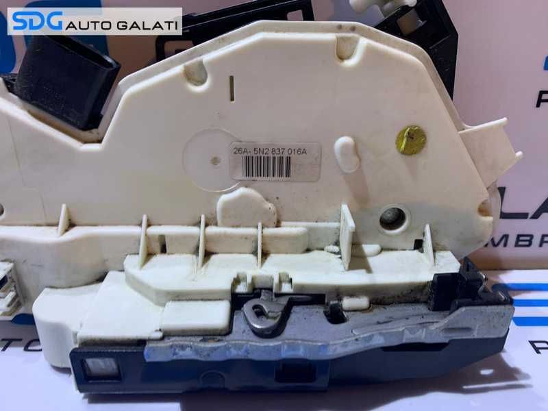 Broasca Incuietoare cu 7 Pini la Mufa Usa Portiera Dreapta Fata VW Scirocco 2009 - 2014 Cod 5N2837016A 5N2837016C