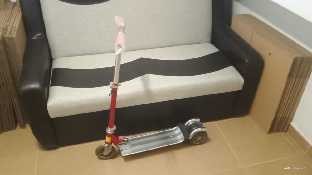 2 trotinete și 1 bicicletă pentru copii de 3 - 4 ani.