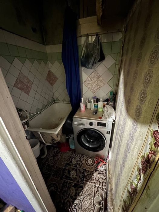 Uy sotiladi srochna 2 xonali 4 etaj Manzil: Chilonzor 11 kv shuxrat