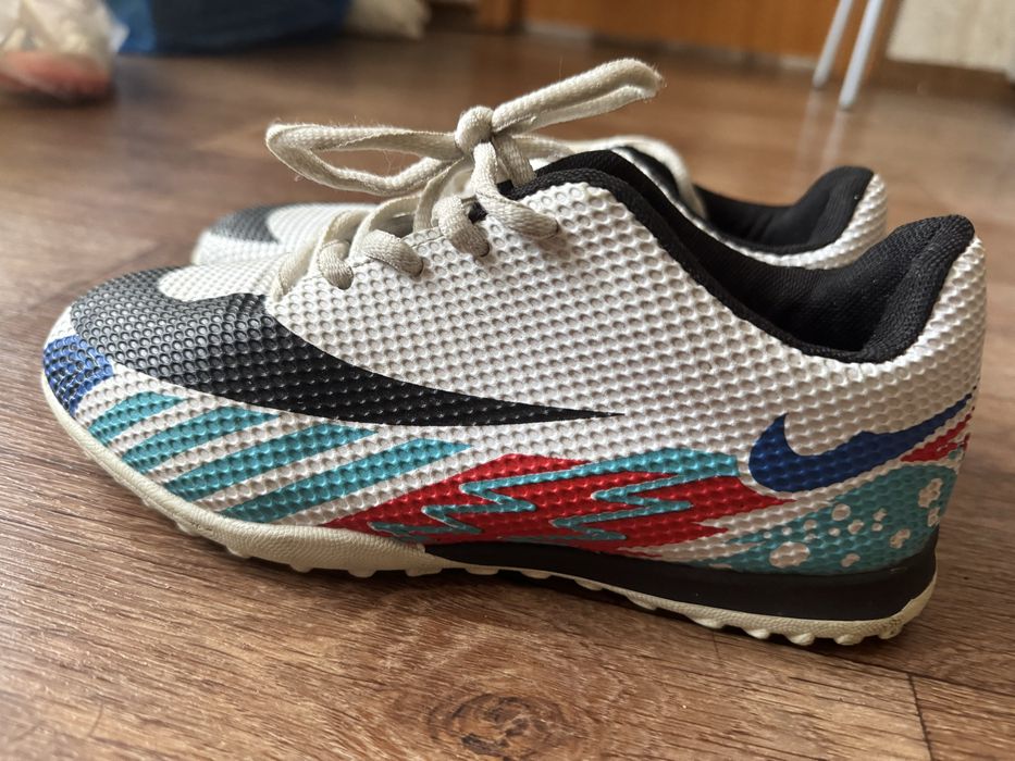 Футбольные кросовки Nike серии CR7