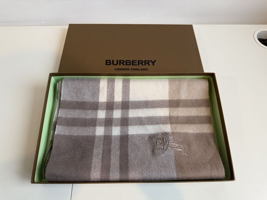 Eșarfă Burberry  – Full Box – Cadou ideal de Crăciun