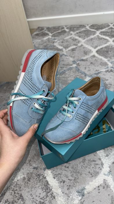 Кроссовки от бренда Baver