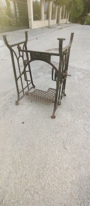 Крака от шевна машина