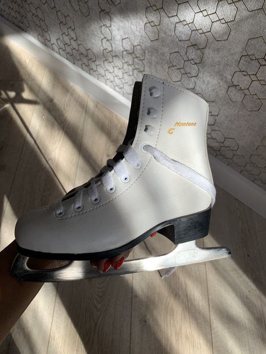 Срочно продам коньки