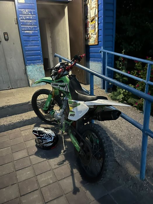 Продам эндуро мотоцикл 250куб