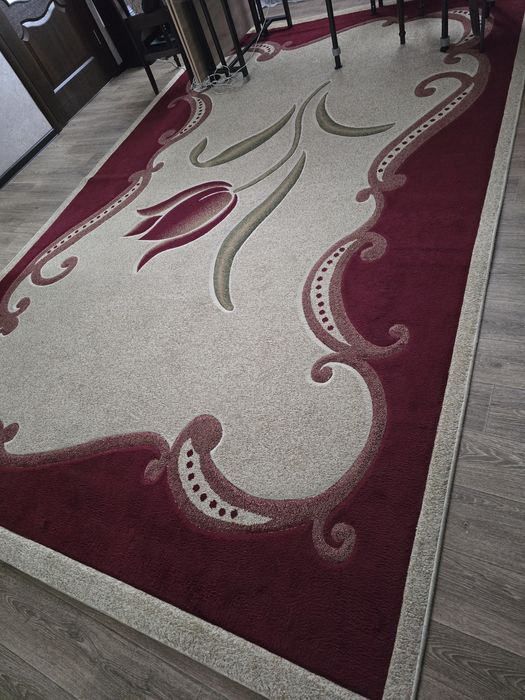 Продам ковёр 2,5 на 4м