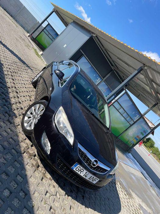 Opel Astra j break 1,7cdti  2011