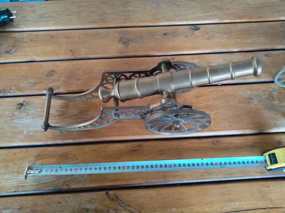 Продавам чифт огромни тежки старинни бронзови топове