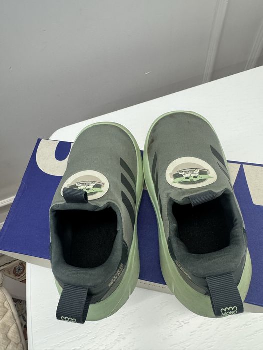 Продам кроссовки детские adidas