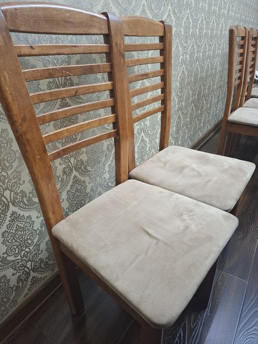 Стулья деревянные. Количество 5 шт.