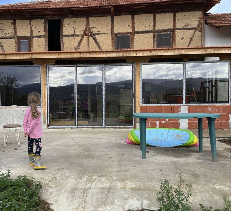 Къща с 4дка двор + заведеное с. Голяма желязна