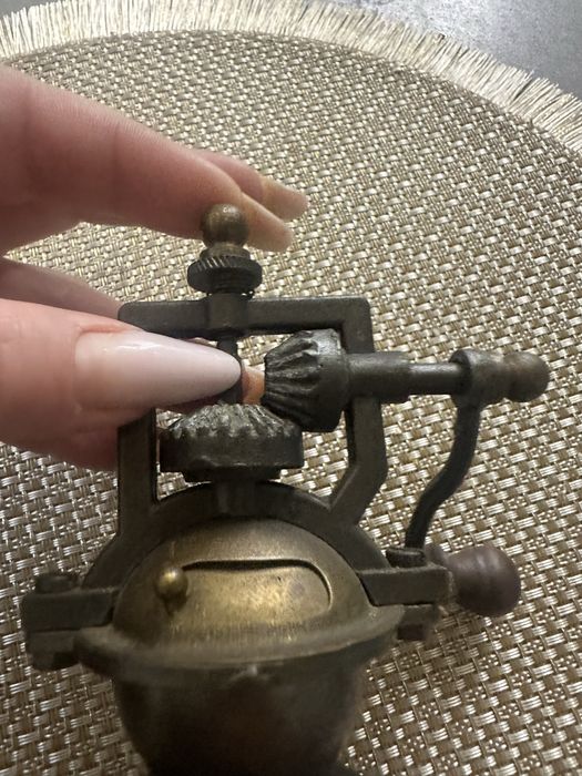 Rasnita veche mecanism tocit