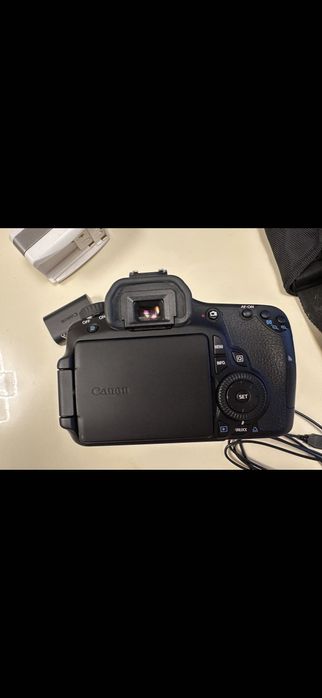Фотоапарат Canon EOS 60D с обектив