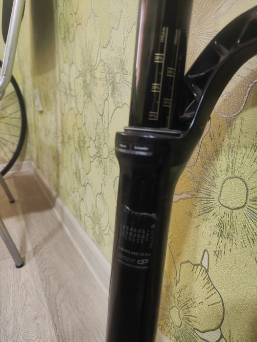 Срочно! Мощная воздушка RockShox Yari (170 мм) по цене китайской вилки