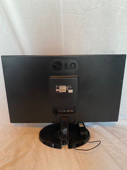 Монитор LG 24 инча LCD