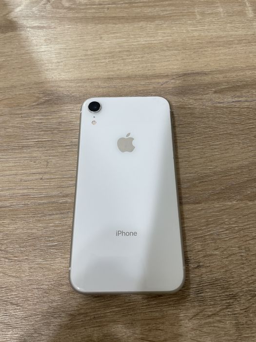 Продам Iphone xr белый цвет 65.000