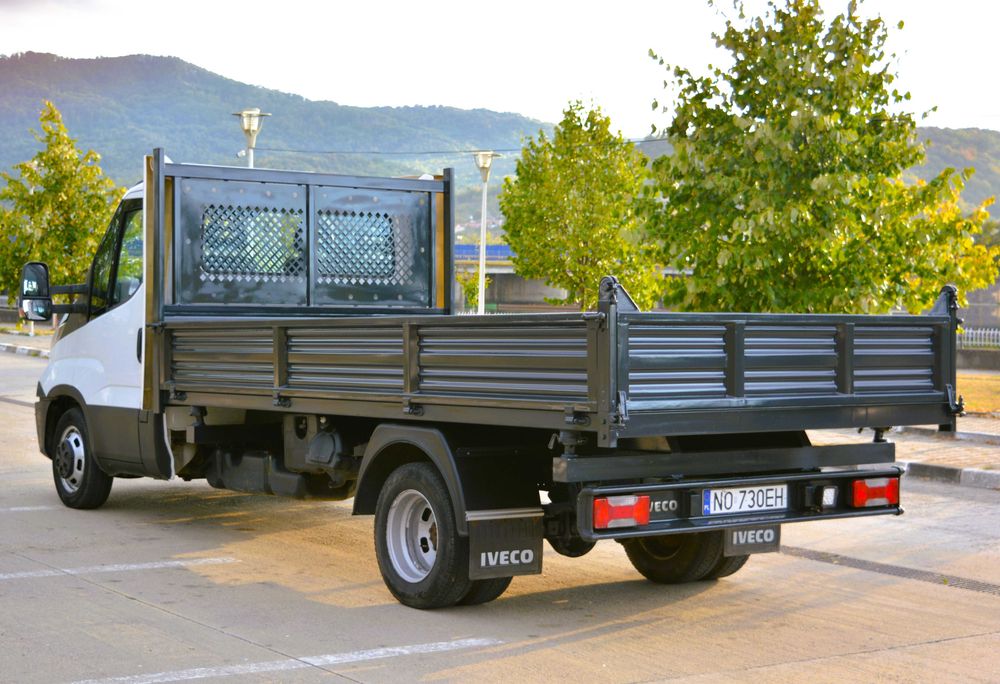 Iveco Daily din 2015 basculabil pe 3 parti