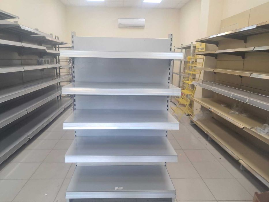 Метални рафтове за хранителен магазин
