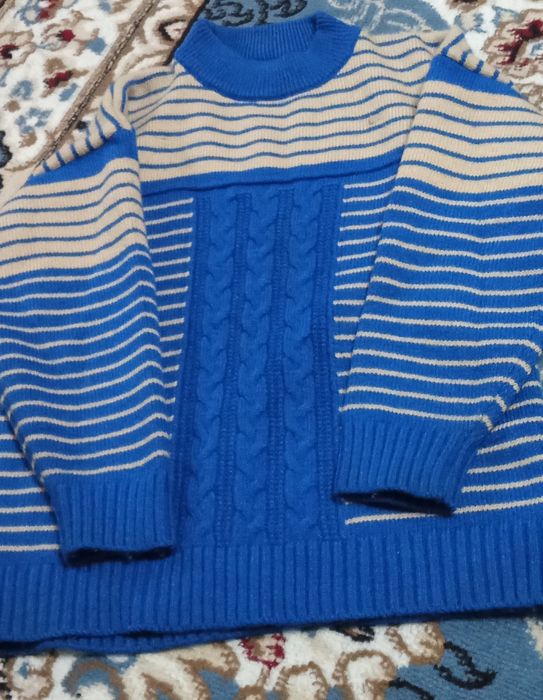 Продам детский свитер на  мальчику