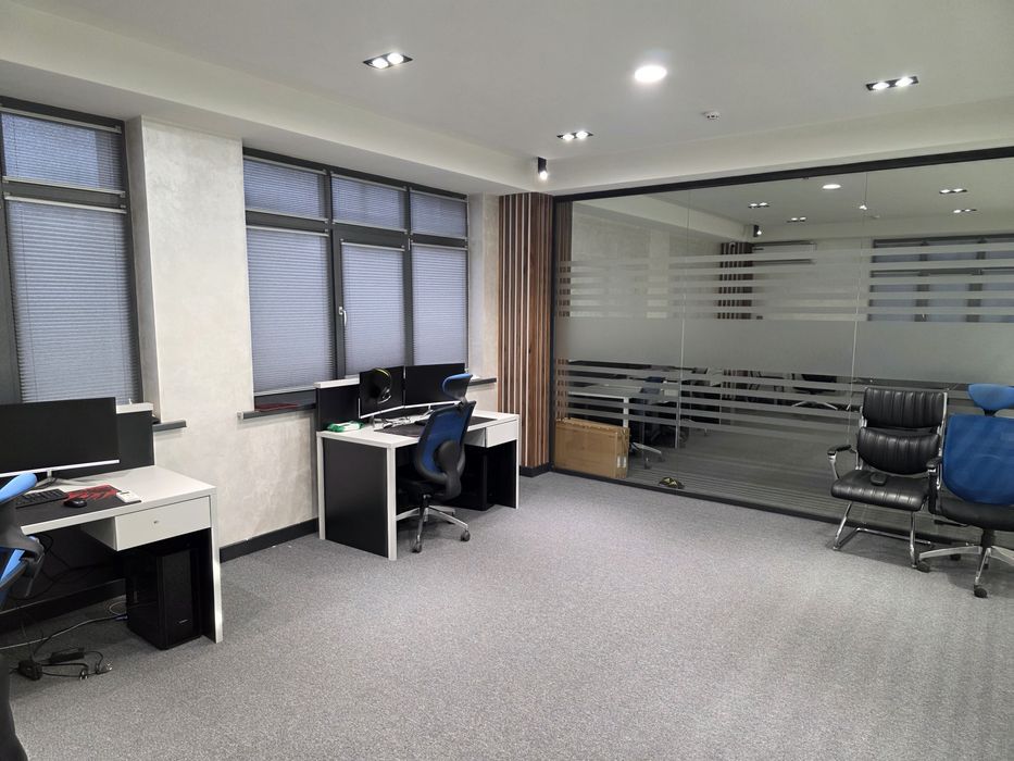 Продается готовый офис. Площадь 830 квадратных метров.