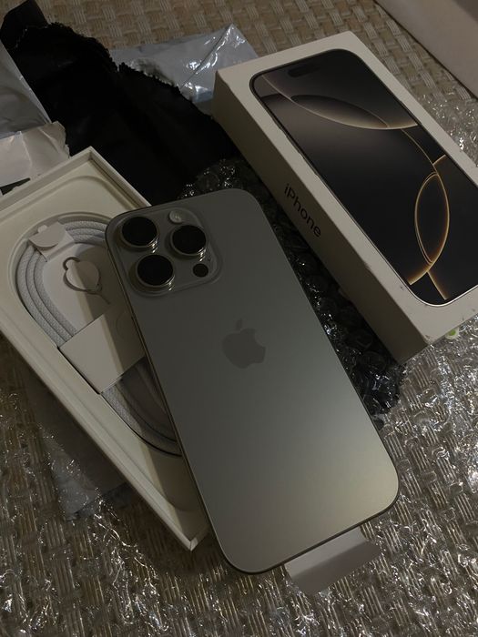 Продам IPhone 16 Pro Silver 128гб