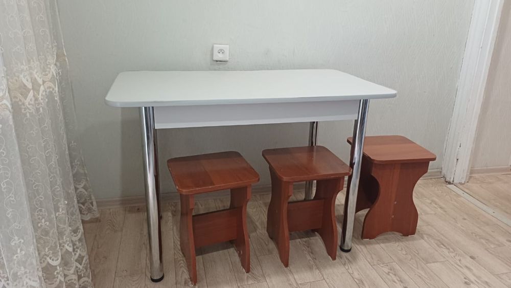 Продам стол со стульями