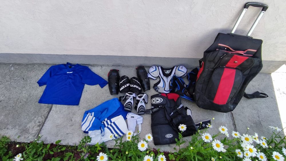 Продам хоккейную форму