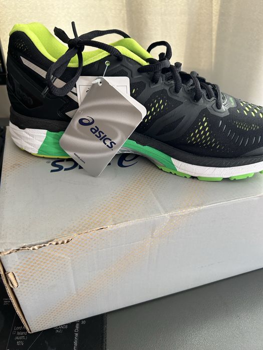 Обувки asics 42 размер