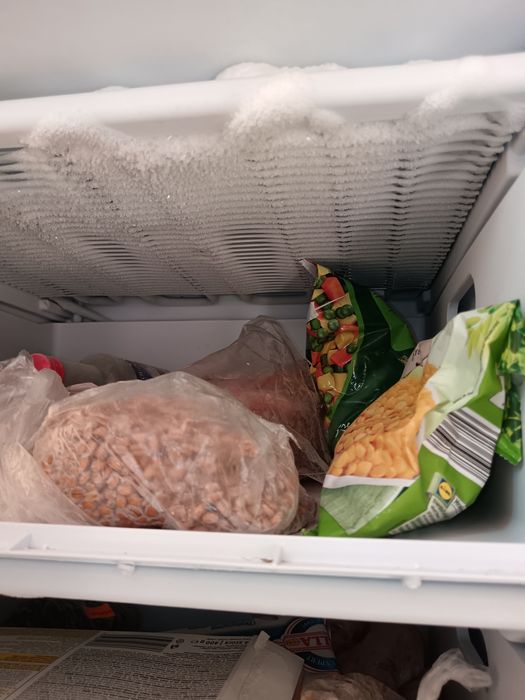 Хладилник с фризер Индезит, работещ само фризера