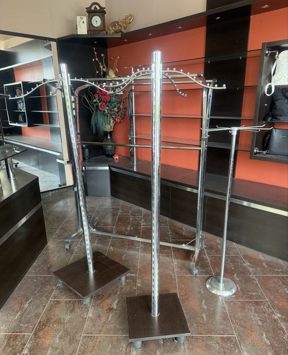 Оборудване за магазин за дрехи щендери,манекени250€ за всичко!