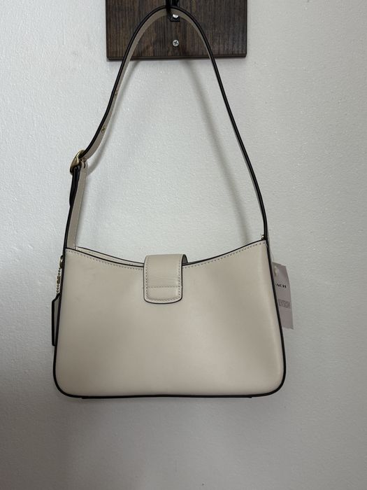 Coach modelul Eliza