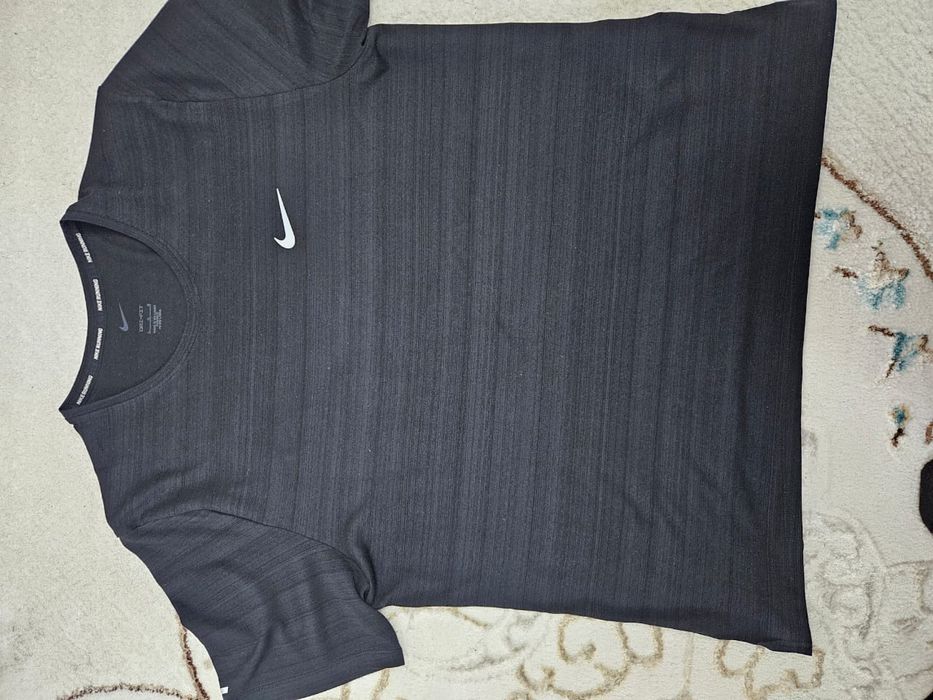 Продам оригинальные футболки Nike