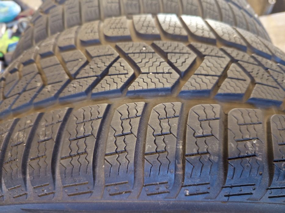 215/60/16 Pirelli 2 броя Зимни гуми дот2921