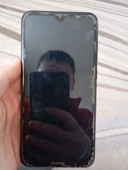 Продам на запчасти Хуавей