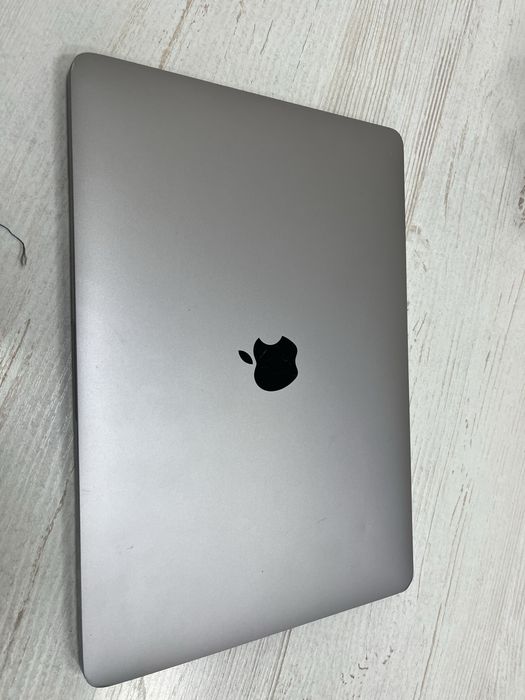 Продам MacBook 2019