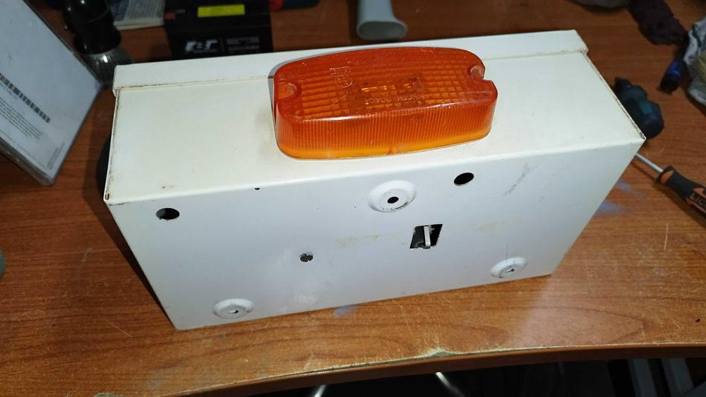 Външна Алармена Сирена със Светкавица в метална кутия 27/15/9см