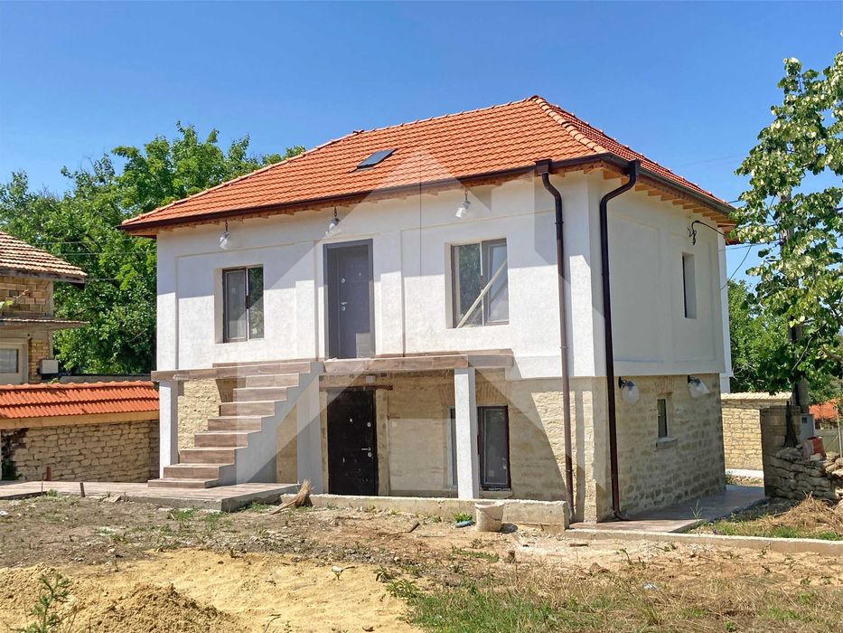 Продава се Къща в Нови пазар - 110 кв.м за 755 €/кв.м - Снимка #2
