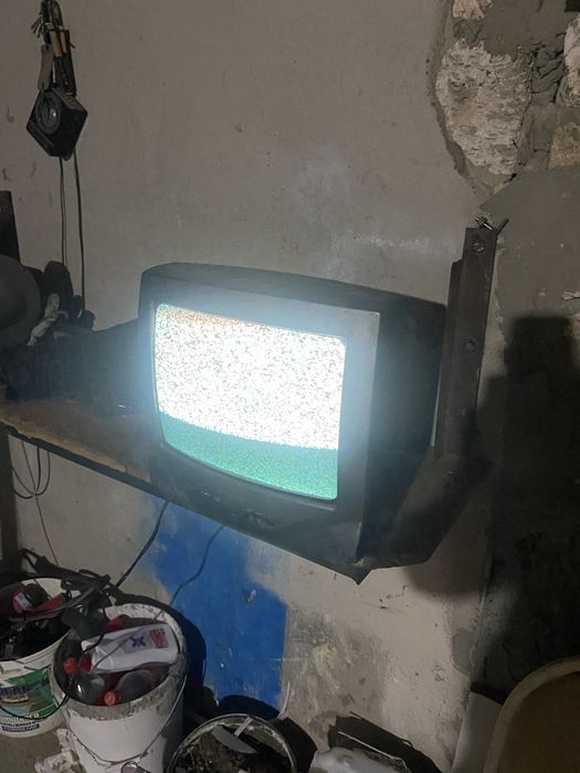 продам теливизор отлично работает