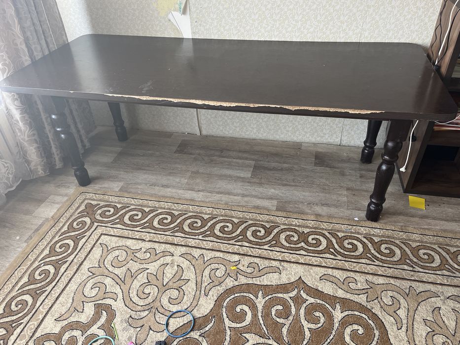 Стол для гостиной