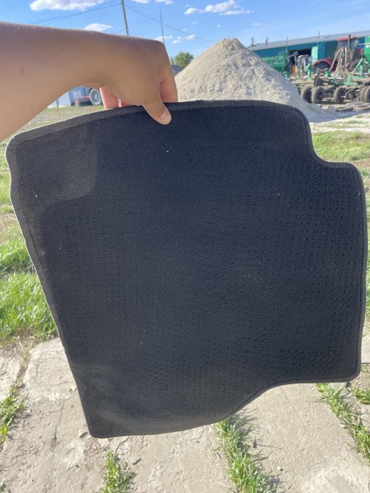 Продам коврики от КАДИЛЛАК ЭСКАЛЭЙД 2022 года