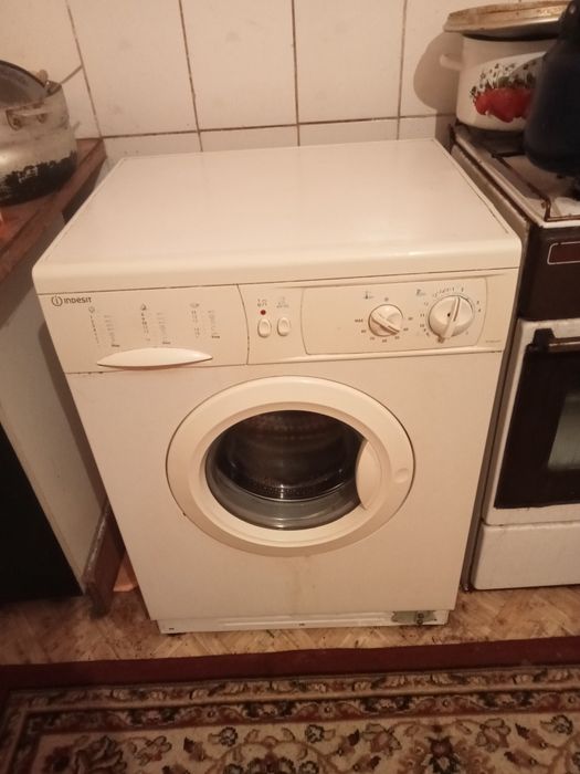Автомат машинка  индезит
