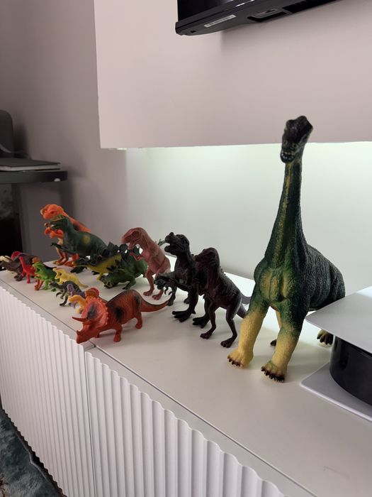 Динозавры игрушки