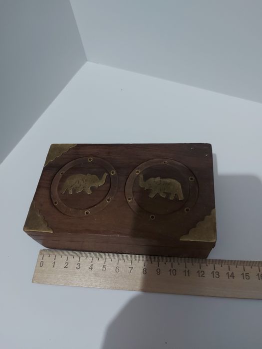 Шкатулка деревянная.